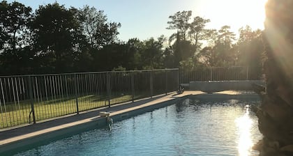 5 étoiles Bewertung, 4-Bett-Villa, großzügige Außenanlagen, Poolhaus und schöne Garde
