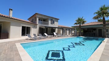 Piscine extérieure, piscine chauffée