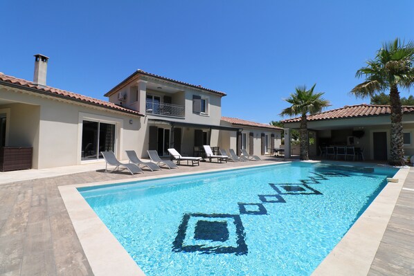 Piscine extérieure, piscine chauffée