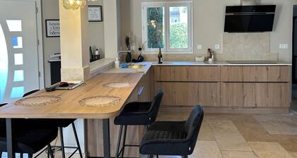 Classé 5 étoiles, villa à 4 lits, grand espace extérieur, pool house et belle garde