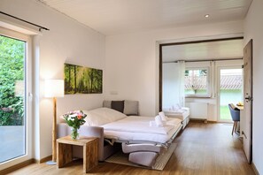 Comfort Double Room, Non Smoking | Meja, Wi-fi percuma, cadar katil 