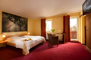Standard Double Room, 1 Bedroom, Non Smoking | Desk, free WiFi, bed sheets - Landhotel Grashof (Kalbach)