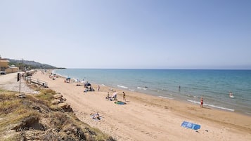 Plage, chaises longues