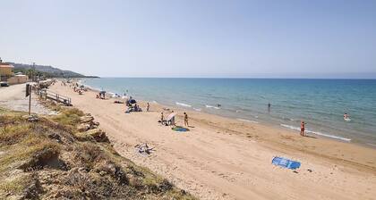 Detached villa with beautiful terrace overlooking the sea Offer 23.-31. 08 600Euro