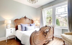 3 bedrooms, iron/ironing board, travel cot, free WiFi - Ranmoor- beautiful character cottage with walled garden and gorgeous views.<br> (Matlock Bath)