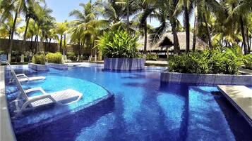 Outdoor pool, pool loungers