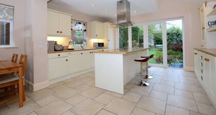 Lovely house with a mature garden and is fully serviced and a home from home