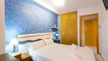 3 slaapkamers, een strijkplank/strijkijzer, gratis wifi, beddengoed