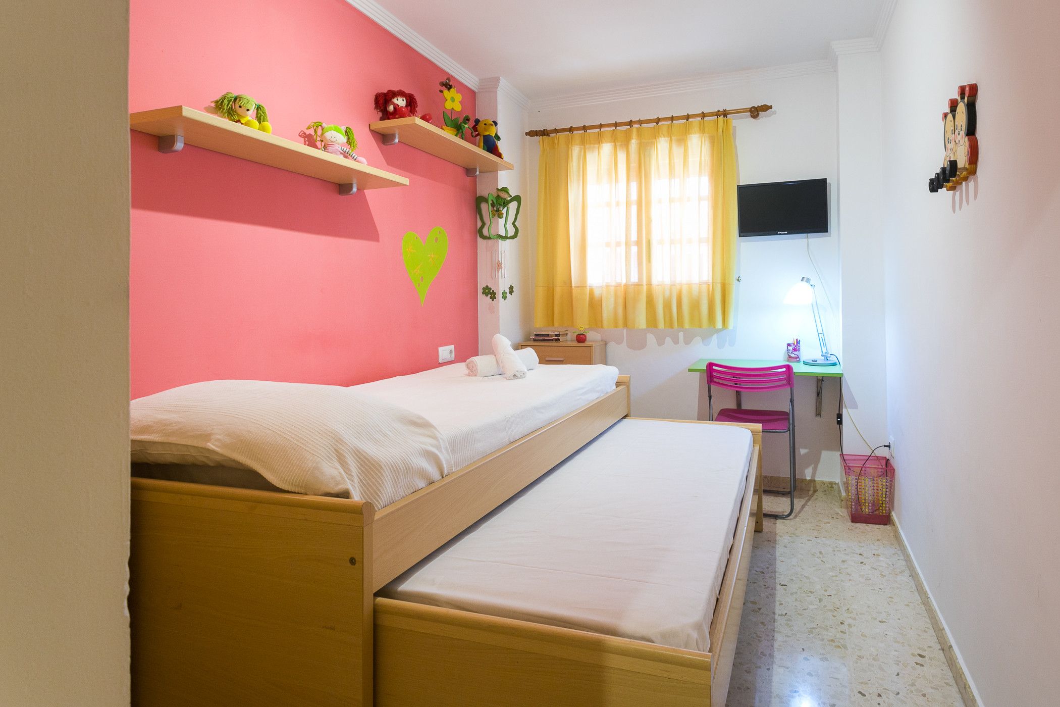 3 chambres, fer et planche à repasser, Wi-Fi gratuit, draps fournis