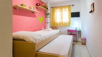 3 slaapkamers, een strijkplank/strijkijzer, gratis wifi, beddengoed