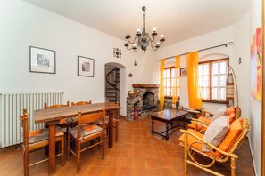 Dining - Costarainera typical Ligurian village between Sanremo and Imperia-terrace overlooking the sea WI-FI (Costarainera)