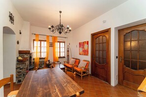 Interior - Costarainera typical Ligurian village between Sanremo and Imperia-terrace overlooking the sea WI-FI (Costarainera)