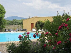 Piscine extérieure (ouverte en saison)