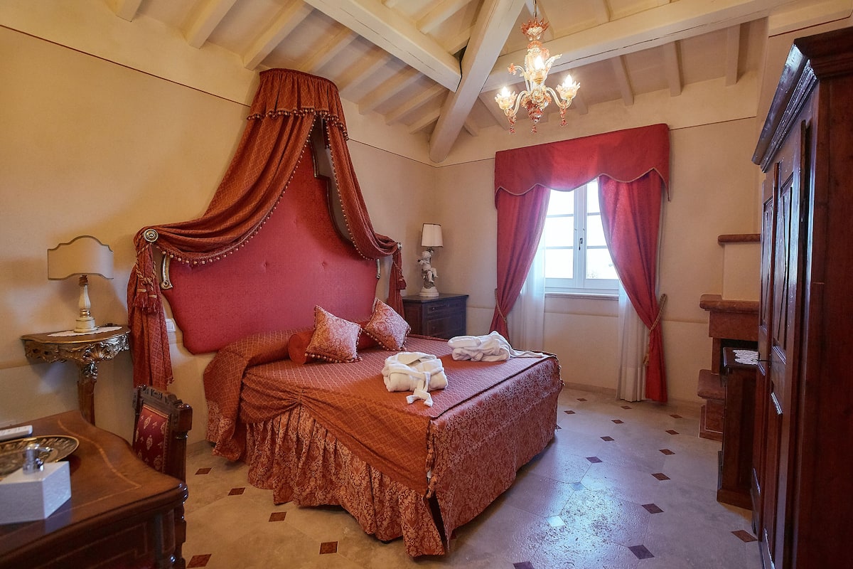 Camera Romantica, bagno privato (External) | 1 camera, biancheria da letto di alta qualità, copriletto in piuma