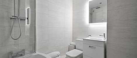 Comfort-Haus, 3 Schlafzimmer, Nichtraucher | Badezimmer