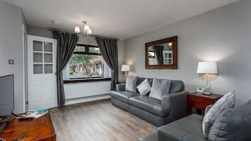 Comfort House, 3 Bedrooms, Non Smoking | Living area | Flat-screen TV