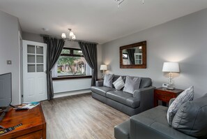 舒适独立别墅, 3 间卧室, 无烟房 | 起居区 | 平板电视