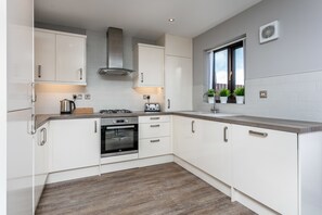 Private kitchen - The Huntington - Donnini Apartments (Ayr)