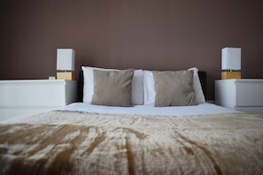 Iron/ironing board, free WiFi, bed sheets