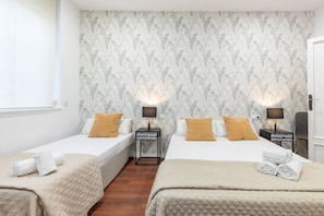 2 bedrooms, in-room safe, desk, iron/ironing board - A (VA014) TH Teatro Principal. (Valencia / València)