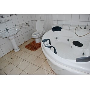 Bathroom amenities - Afrikiko Turkish Restaurant & Guesthouse (Accra)