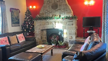 Televisie, een dvd-speler en boeken