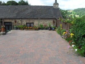 Property grounds - Good Central Based (Holloway Matlock)