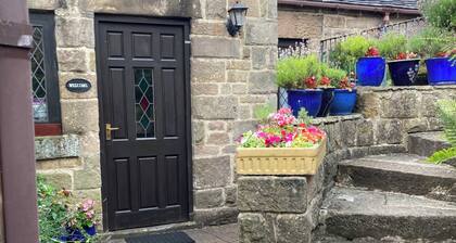 Hyvä Keskus Base lähellä Peak District, 5 makuuhuonetta, 3 suihkut, WiFi, SkyTV,