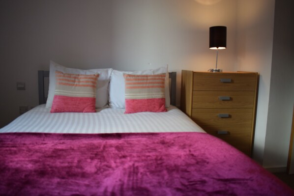 Iron/ironing board, free WiFi, bed sheets