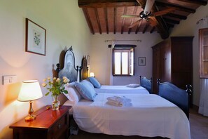 2 habitaciones, tabla de planchar con plancha, cuna de viaje y wifi 