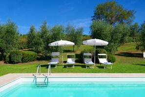 Pool - Arco al Poggio by Arceno Rentals Club Spacious Chianti Apt, Pool, Concierge WiFi (Castelnuovo Berardenga)