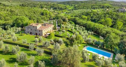 Arco al Poggio by Arceno Rentals Club Spacious Chianti Apt, Pool, Concierge WiFi