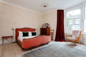 4 bedrooms, WiFi, bed sheets - Ray of Sunshine, by Veeve (London)