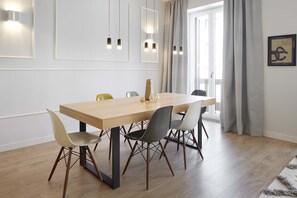 Dining - Wiesbaden by FeelFree Rentals (San Sebastián)