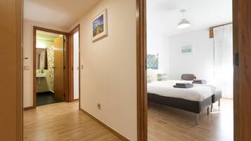 2 bedrooms, iron/ironing board, travel crib, free WiFi