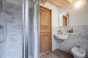 Shower, hair dryer, bidet, towels - THE LEMON FLORENCE CENTER (Firenze)