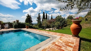 Piscine à débordement