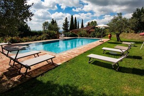 Piscine à débordement