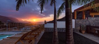 Plunge pool, terraces, garden, BBQ & lounge [A]