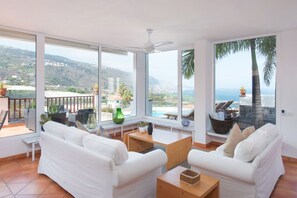 Living area - Plunge pool, terraces, garden, BBQ & lounge [A] (Icod de los Vinos)