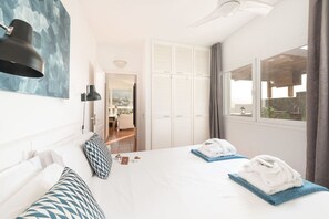 2 bedrooms, desk, iron/ironing board, travel cot - Plunge pool, terraces, garden, BBQ & lounge [A] (Icod de los Vinos)