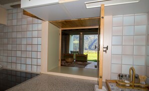 Kylskåp, mikrovågsugn, ugn och spishäll