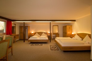 House, 3 Bedrooms (D) | Hypo-allergenic bedding, in-room safe, desk, soundproofing