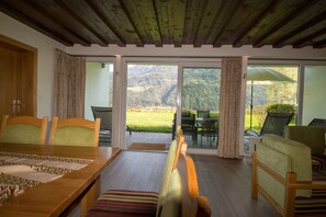 43-inch flat-screen TV with satellite channels, TV, Netflix - Chalets St. Wendelin (Telfs)