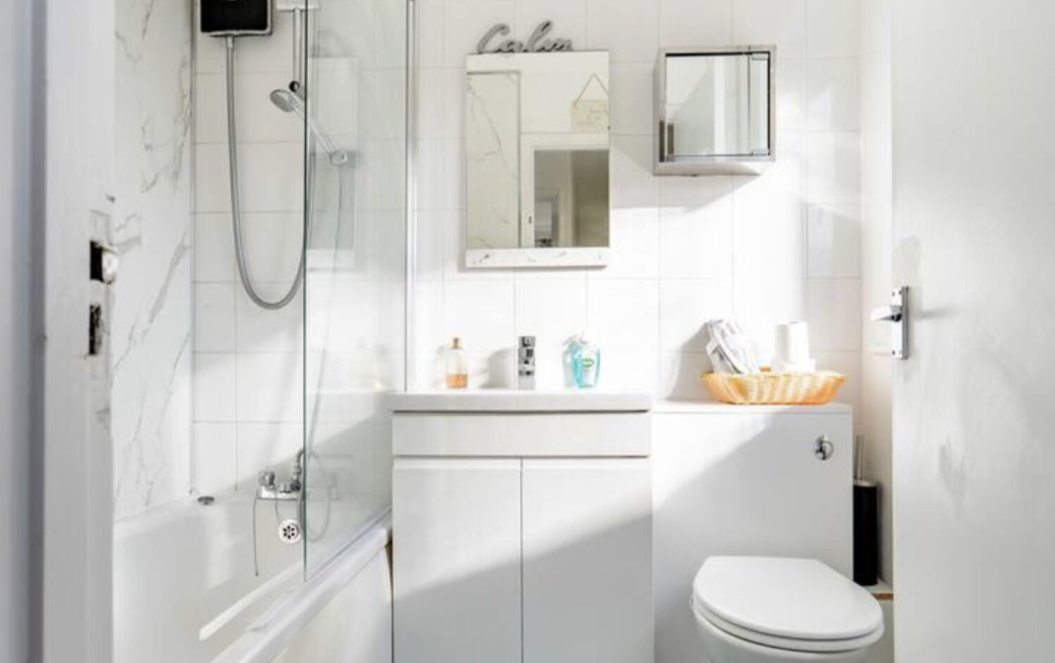 Combined shower/bathtub, hair dryer, towels, soap