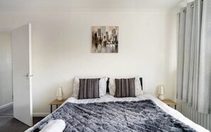 2 bedrooms, desk, iron/ironing board, free WiFi
