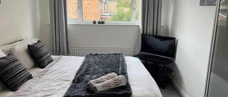 2 Schlafzimmer, Schreibtisch, Bügeleisen/Bügelbrett, kostenloses WLAN