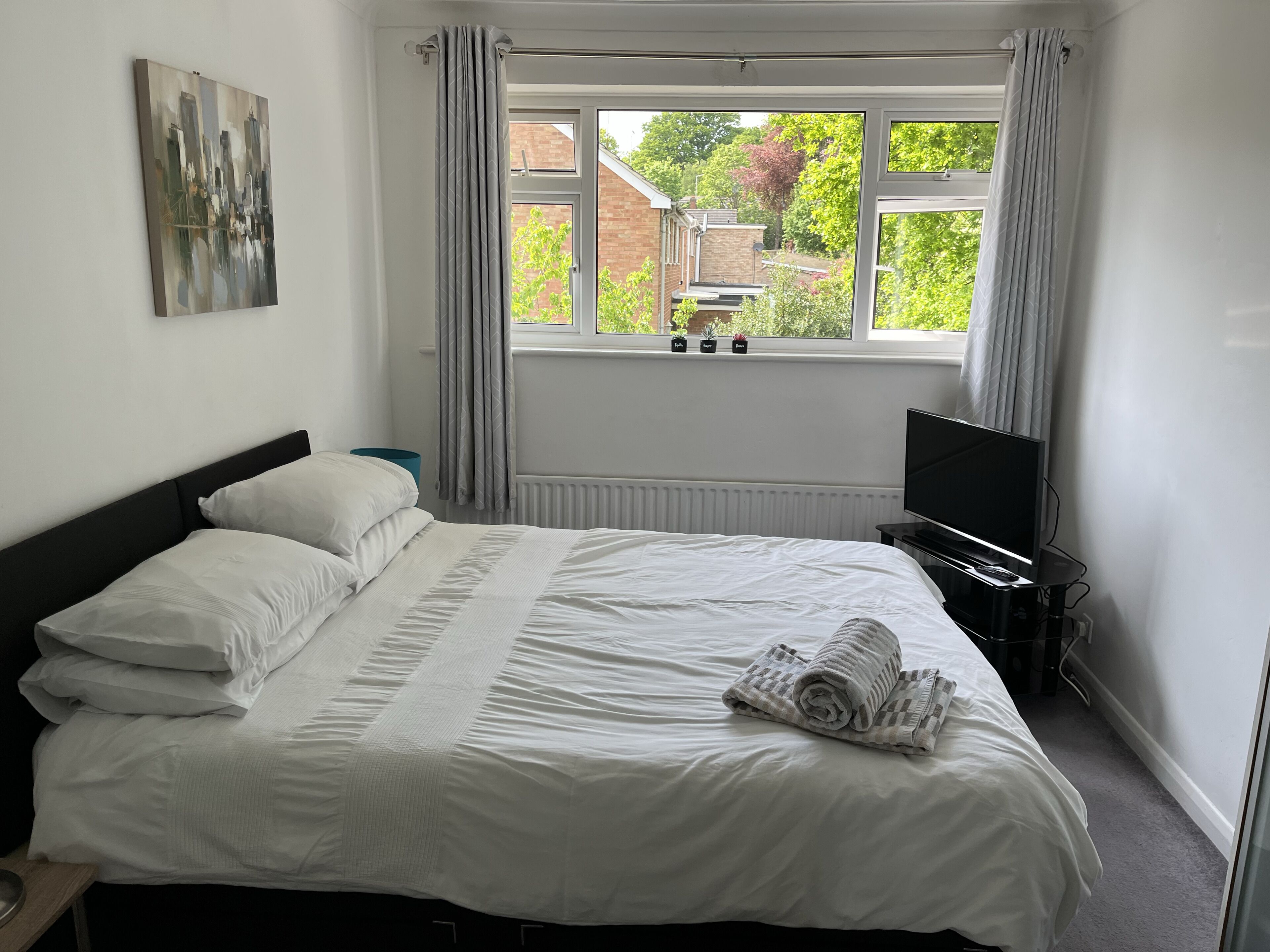 2 bedrooms, desk, iron/ironing board, free WiFi