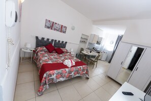 1 camera, ferro/asse da stiro, Wi-Fi, lenzuola