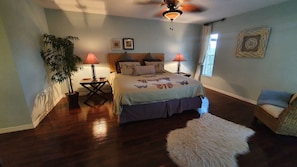3 bedrooms, iron/ironing board, travel cot, free WiFi